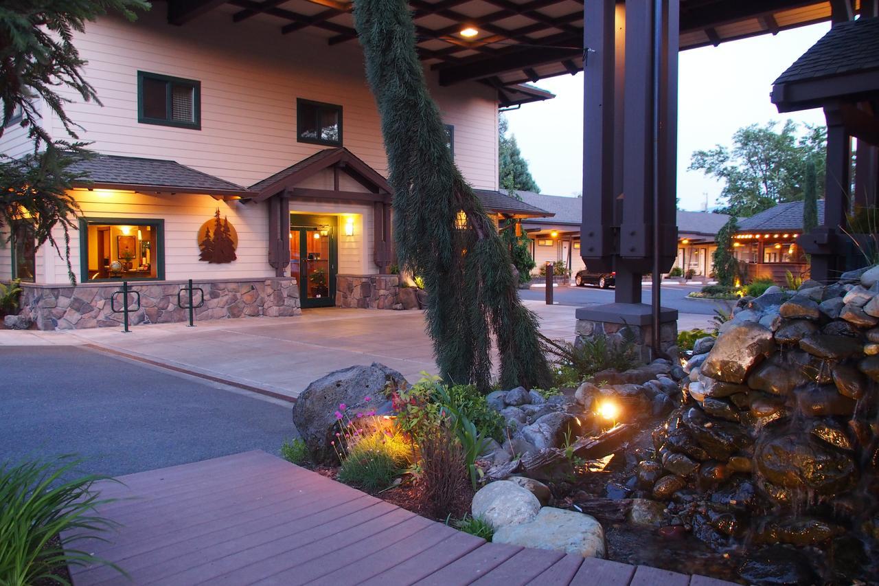 Redwood Hyperion Suites Grants Pass Exterior photo